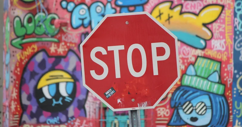 Le symbole attention rouge existe-t-il vraiment ?