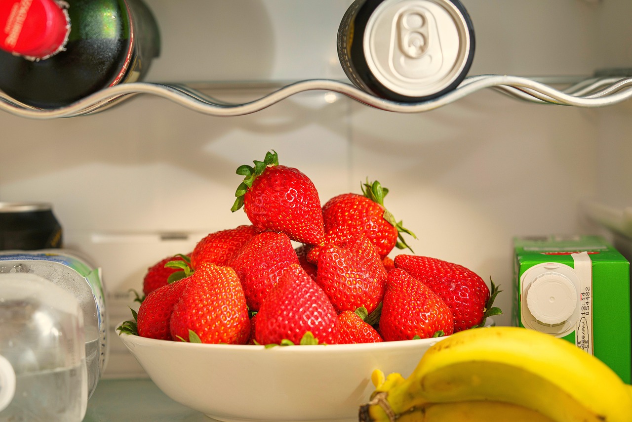 découvrez le réfrigérateur intelligent qui révolutionne votre cuisine. avec ses fonctionnalités connectées, il vous aide à mieux gérer vos aliments, à réduire le gaspillage et à simplifier vos courses. un allié indispensable pour un mode de vie moderne et éco-responsable.